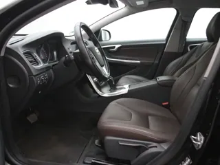 VOLVO V60 Momentum Business