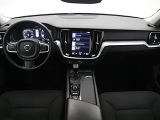 VOLVO V60 Momentum