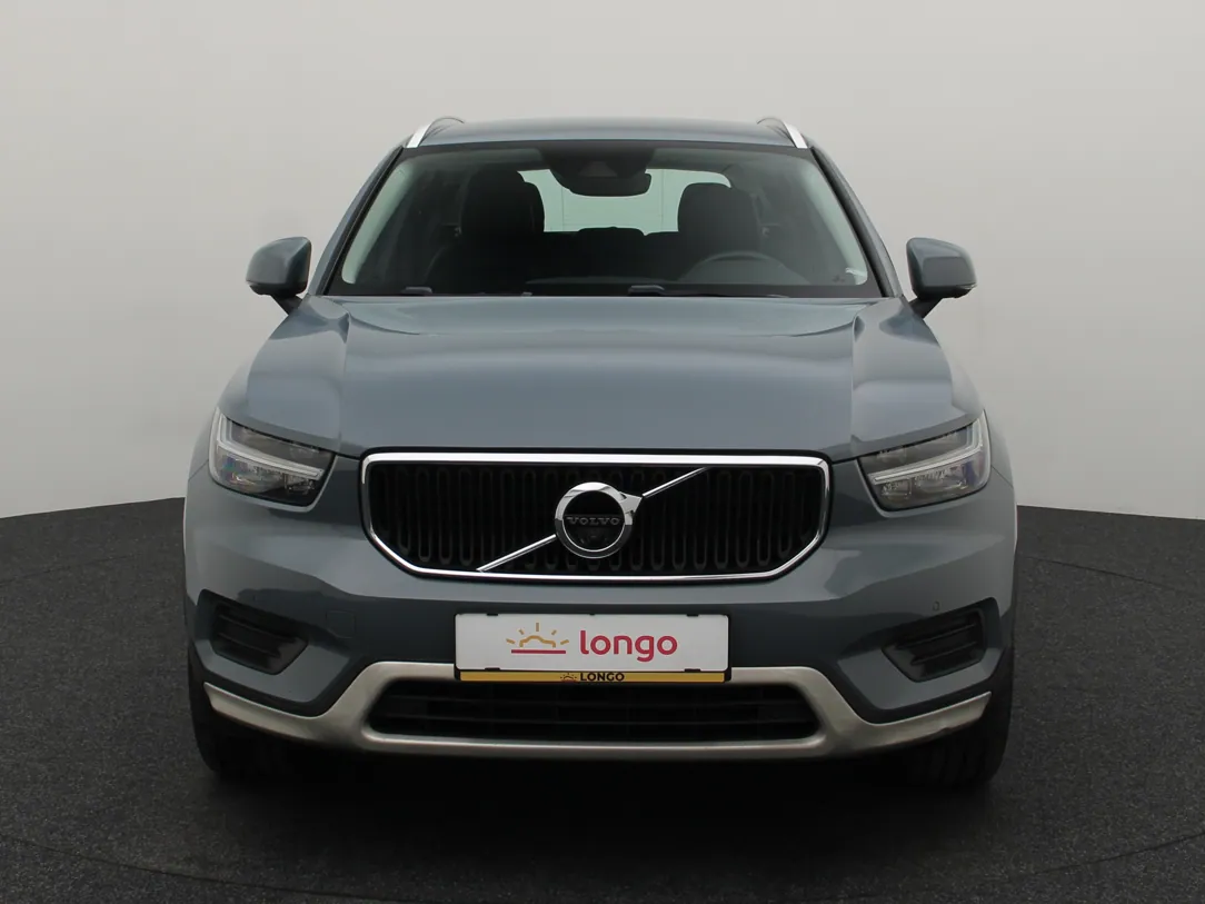 VOLVO XC40 Momentum Pro