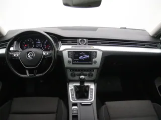 VOLKSWAGEN PASSAT B8 Connected Series