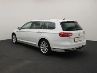 VOLKSWAGEN PASSAT B8 Connected Series Plus