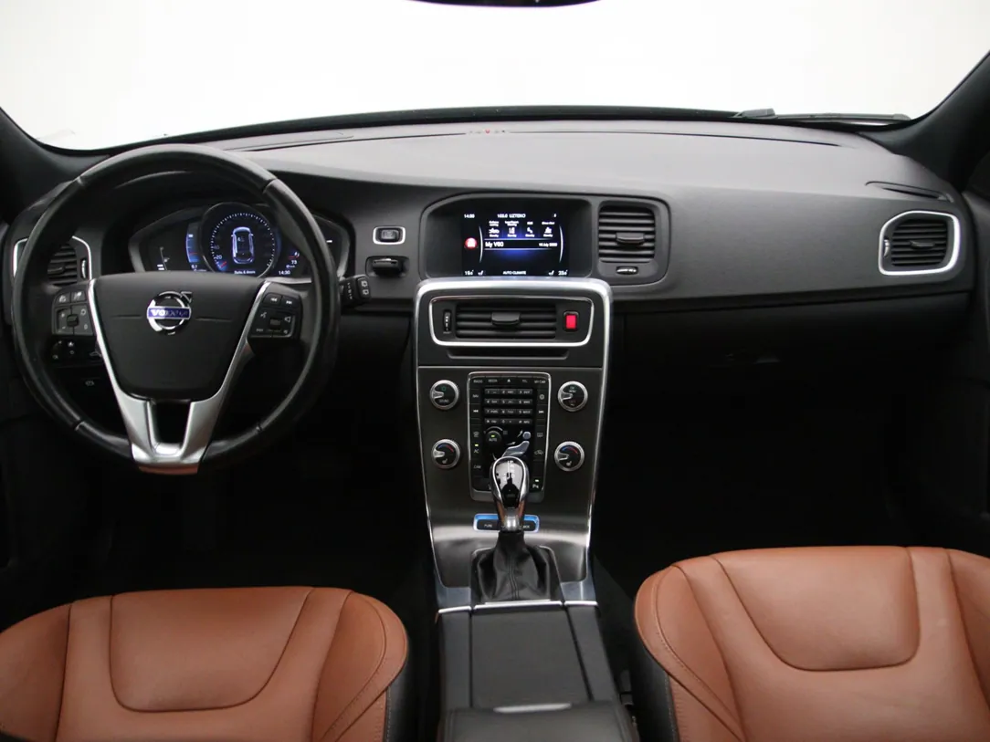 VOLVO V60 R-Design