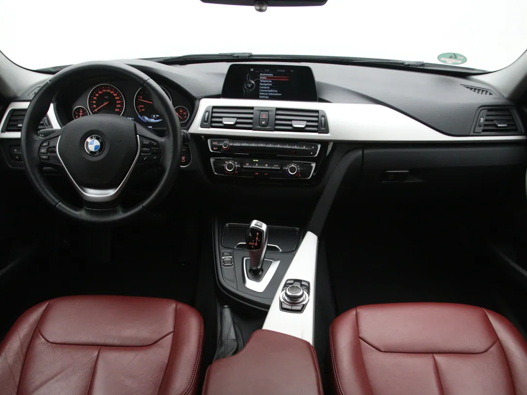 BMW 320 Essential