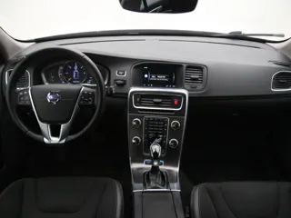 VOLVO V60 Momentum