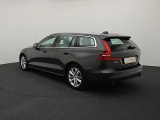 VOLVO V60 Momentum