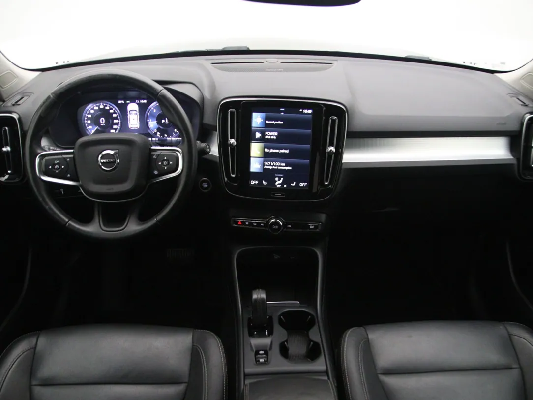 VOLVO XC40 Momentum Pro
