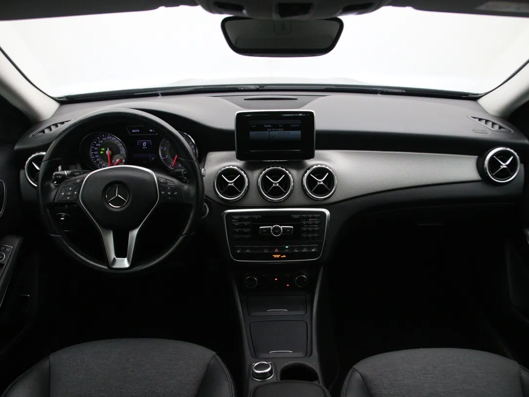 MERCEDES BENZ GLA250 Ambition
