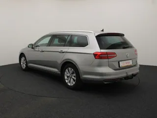 VOLKSWAGEN PASSAT B8 Connected Series