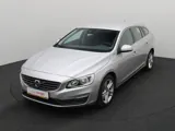 VOLVO V60 Momentum