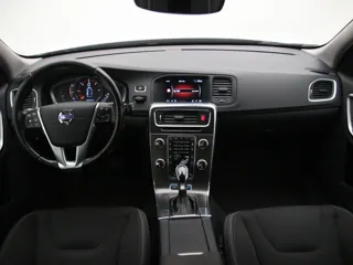 VOLVO V60 Momentum