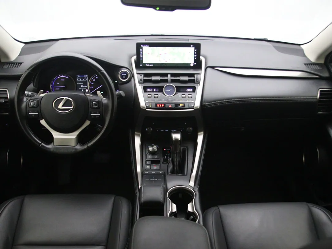 LEXUS NX300H Luxury