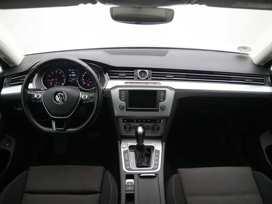 VOLKSWAGEN PASSAT B8 Comfortline Business