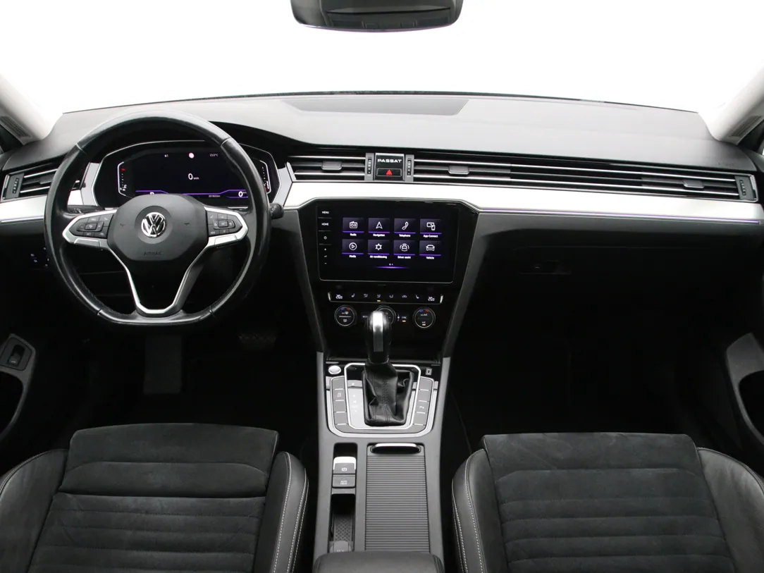 VOLKSWAGEN PASSAT B8 Elegance