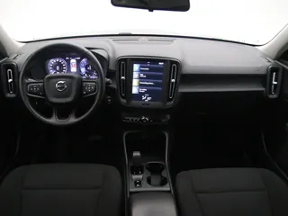 VOLVO XC40 Momentum