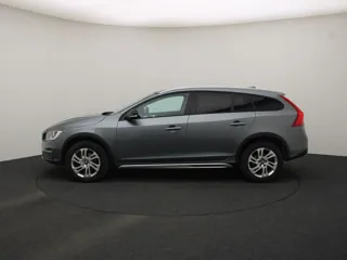 VOLVO V60 Cross Country Momentum
