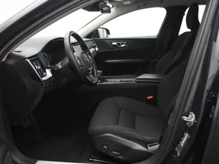 VOLVO V60 Momentum