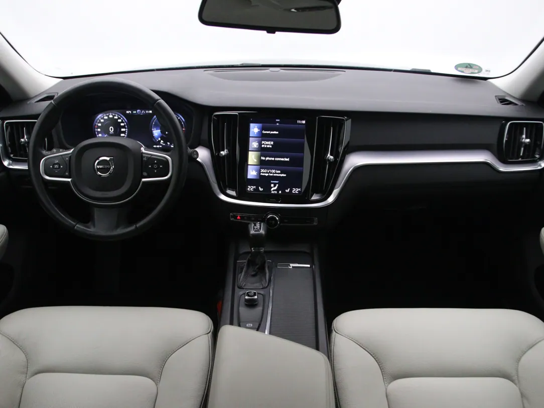 VOLVO V60 Momentum