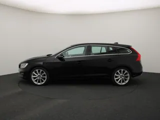 VOLVO V60 Momentum