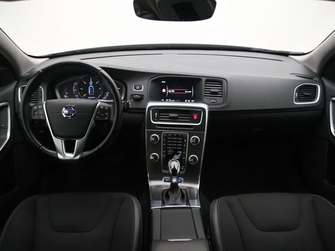 VOLVO V60 Momentum