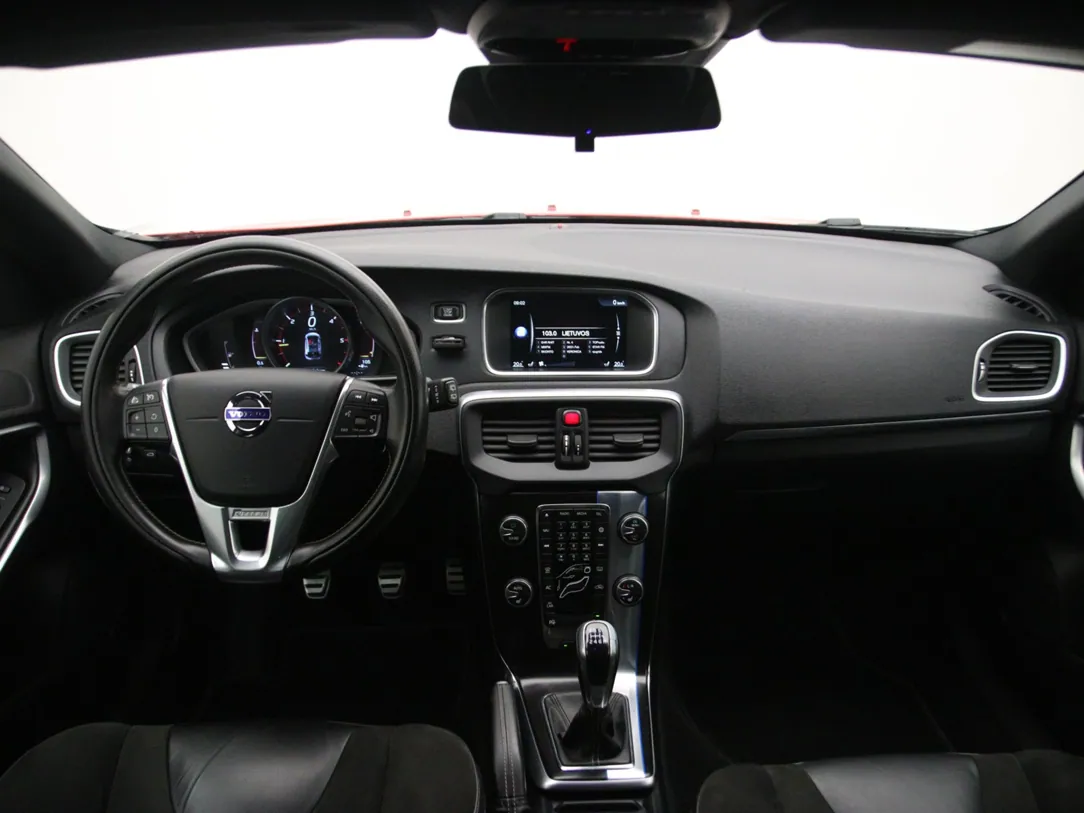 VOLVO V40 R-Design