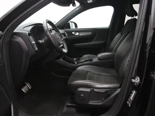 VOLVO XC40 R-Design