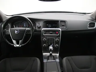 VOLVO V60 Momentum