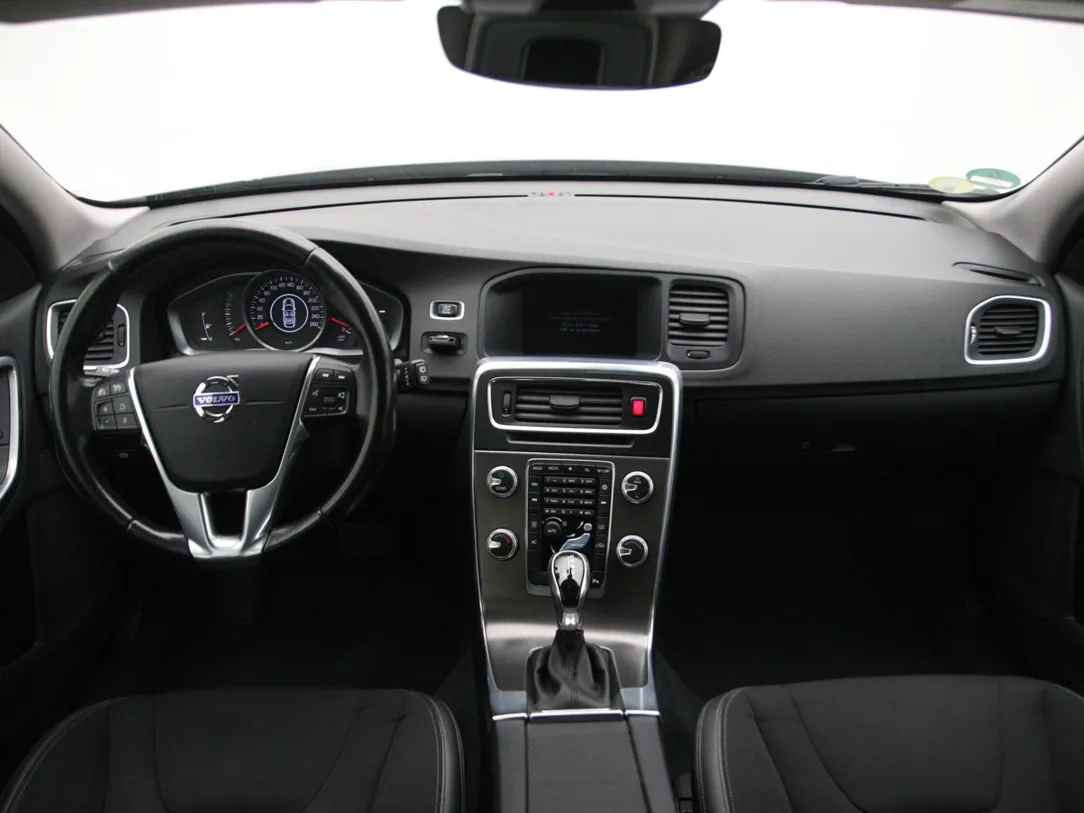 VOLVO V60 Momentum