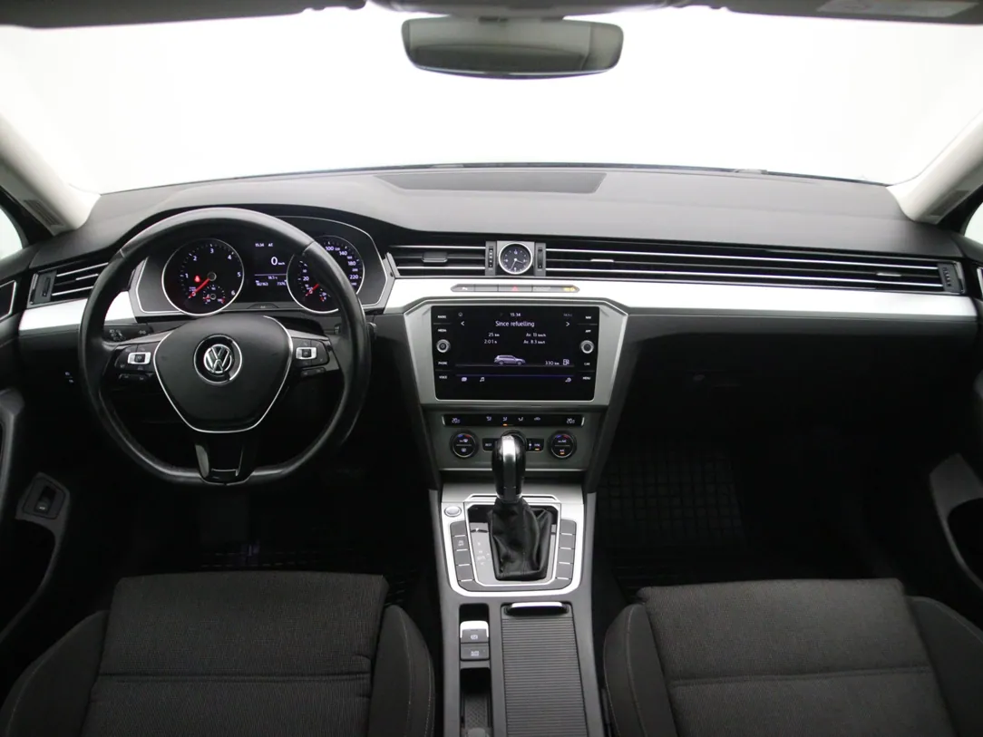 VOLKSWAGEN PASSAT B8 Comfortline Business
