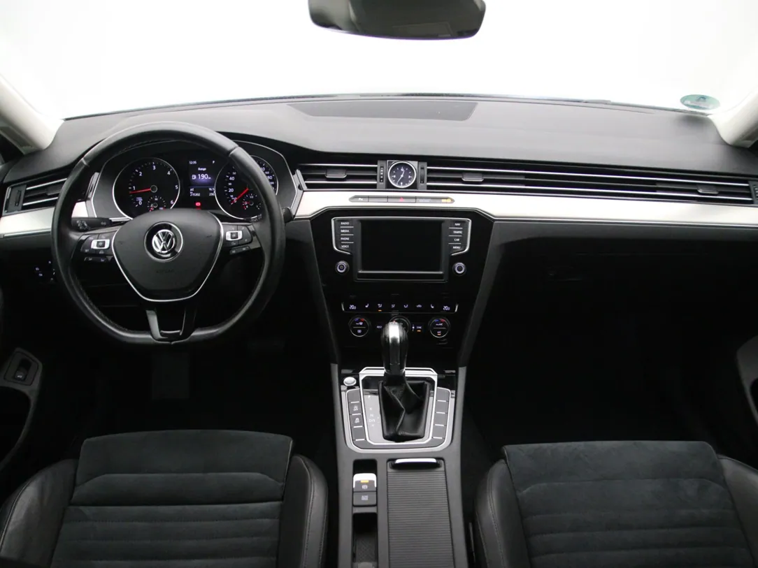 VOLKSWAGEN PASSAT B8 Highline