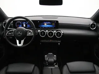 MERCEDES BENZ CLA200 Business Solution