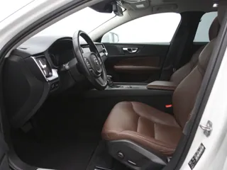 VOLVO V60 Momentum