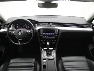 VOLKSWAGEN PASSAT B8 Highline