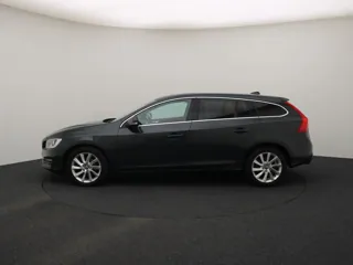 VOLVO V60 Momentum