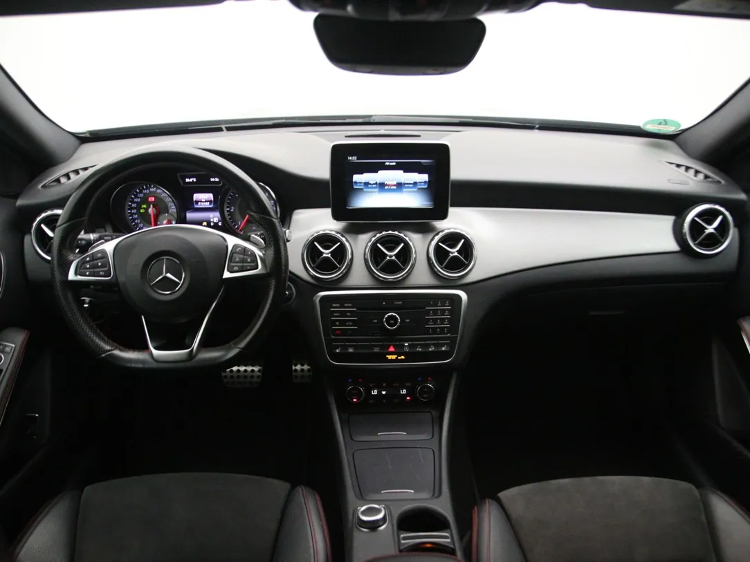 MERCEDES BENZ GLA220 Urban