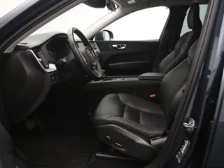 VOLVO XC60 Momentum