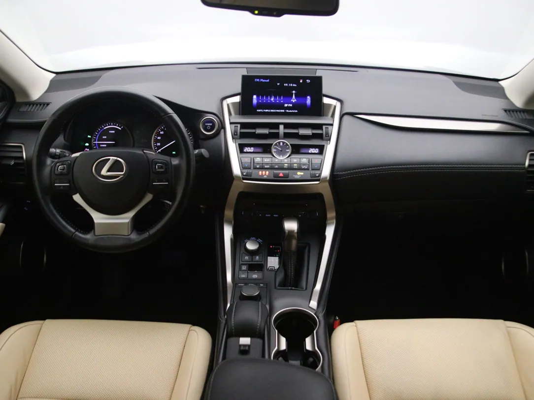 LEXUS NX300H Luxury Line