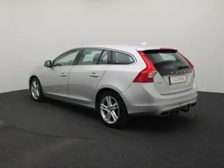 VOLVO V60 Momentum