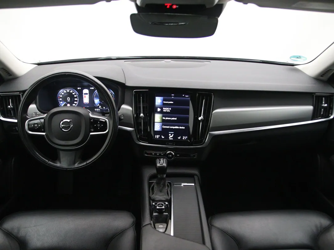 VOLVO V90 Momentum