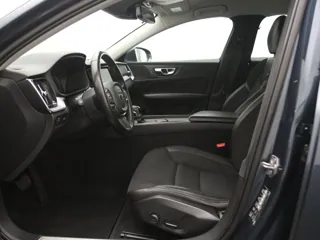 VOLVO V60 Momentum