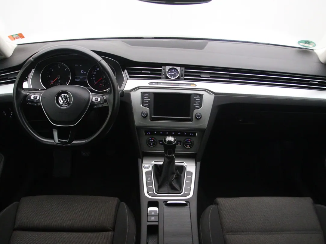 VOLKSWAGEN PASSAT B8 Comfortline Business