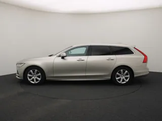 VOLVO V90 Momentum