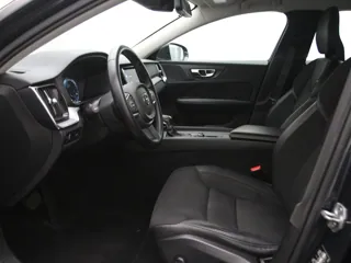 VOLVO V60 Momentum