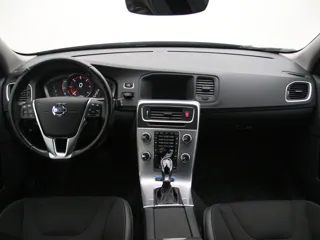 VOLVO V60 Momentum