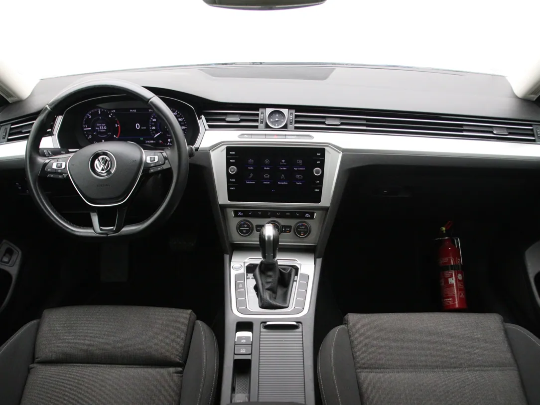 VOLKSWAGEN PASSAT B8 Comfortline Business