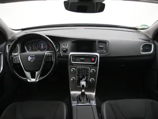 VOLVO V60 Momentum