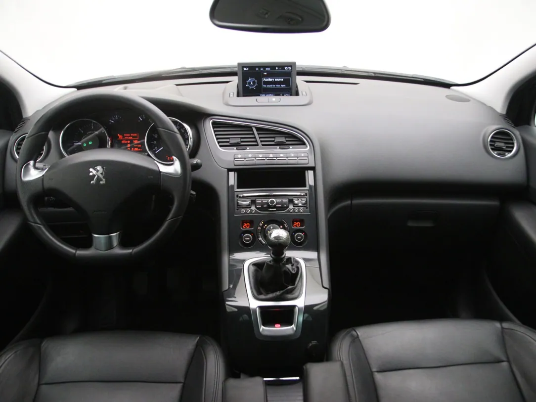 PEUGEOT 5008 Executive