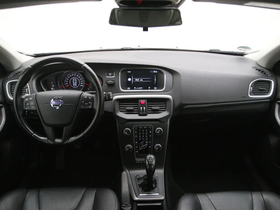VOLVO V40 Momentum 