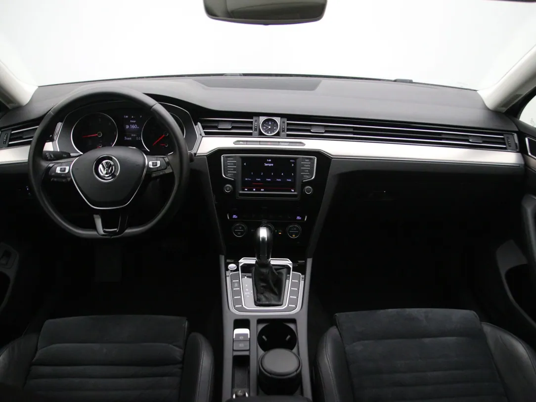 VOLKSWAGEN PASSAT B8 Highline