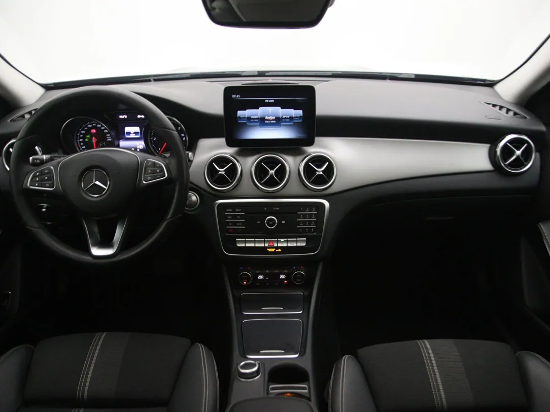 MERCEDES BENZ GLA220 Urban