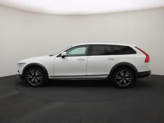 VOLVO V90 Cross Country Momentum